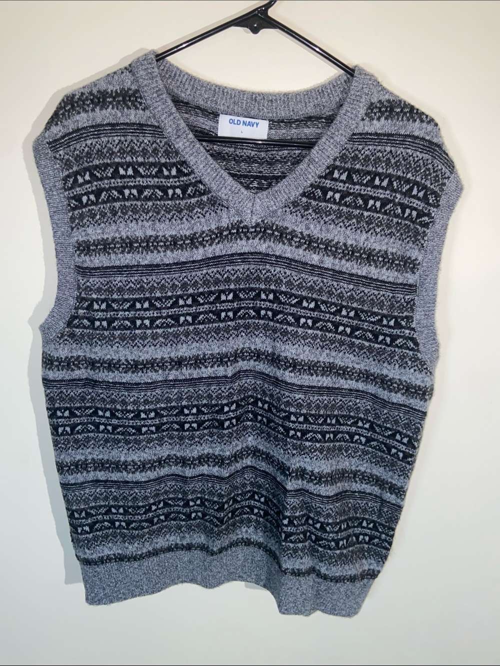 NWT Old Navy Men's Gray and Black Patterned V-Neck Sweater Vest Size L